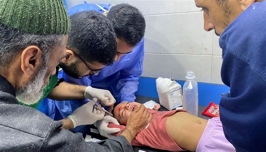 معاناة كبيبرة في مستشفيات غزة (رويترز)