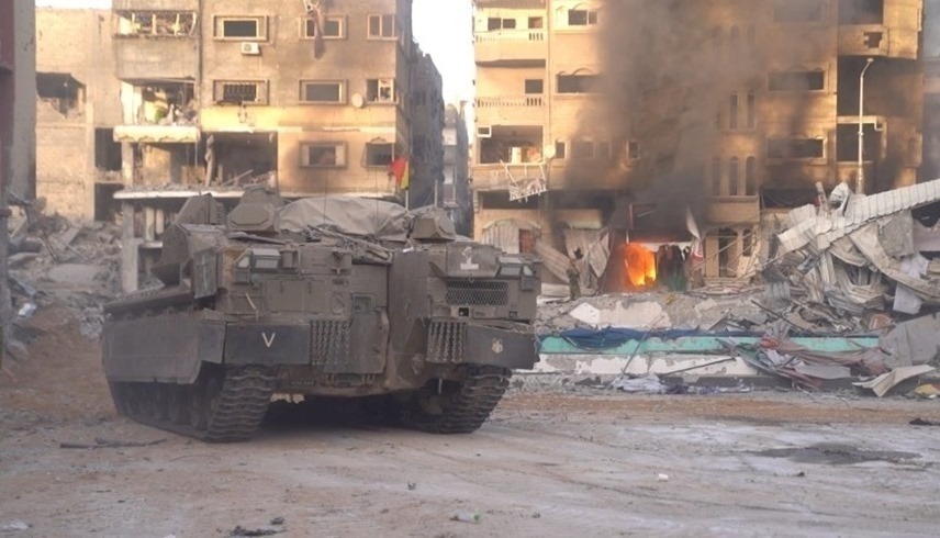 القوات الإسرائيلية تدخل قطاع غزة (رويترز)