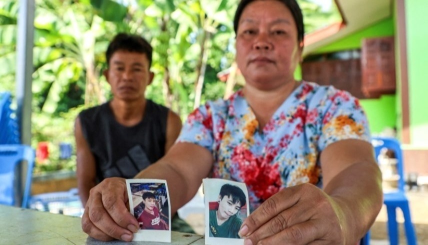 عائلة محتجز تايلاندي لدى حماس تعرض صوره (إكس) 