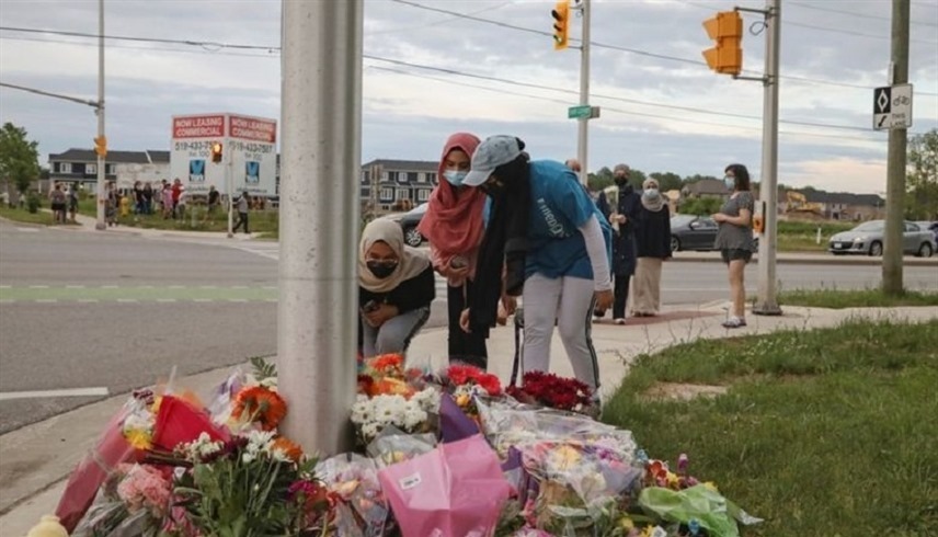 نصب تذكاري في موقع الحادثة بكندا (رويترز)