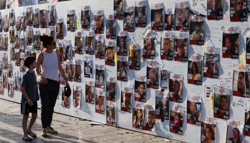 صور للأسرى الإسرائيليين المحتجزين لدى حركة حماس (رويترز)
