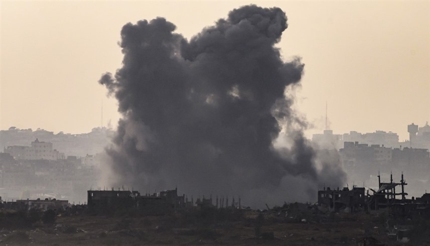 دخان القصف الإسرائيلي على غزة.