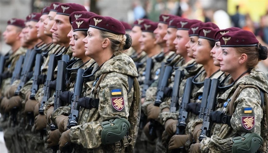 أوكرانيات في الجيش خلال استعراض عسكري (أرشيف)