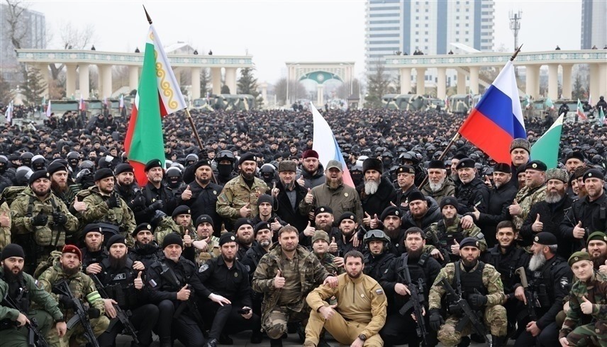 رئيس الشيشان رمضان قديروف محاط بعدد كبير من الجنود (أرشيف)