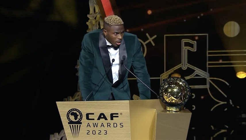 جانب من تتويج فيكتور أوسيمين بجائزة أحسن لاعب في أفريقيا (إكس)