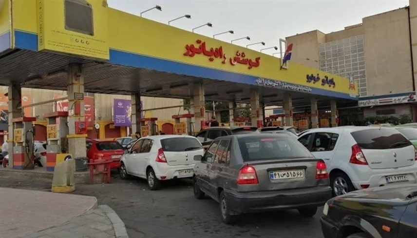 ازدحام كبير أمام محطات الوقود في إيران (إكس)