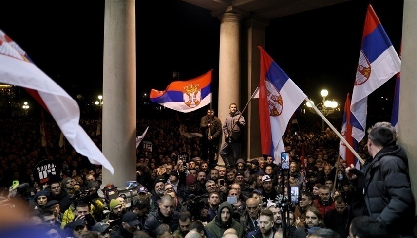 متظاهرون في صربيا بعد الانتخابات (إكس)