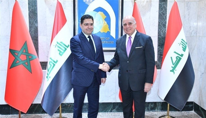 وزير خارجية العراق مصافحاً نظيره المغربي (وكالة الإعلام العراقية)