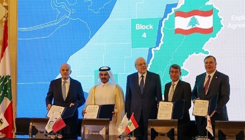 توقيع الاتفاقية في بيروت (أ ف ب)