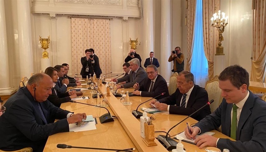 جانب من المباحثات بين وزير الخارجية الروسي سيرغي لافروف ونظيره المصري سامح شكري (تويتر)