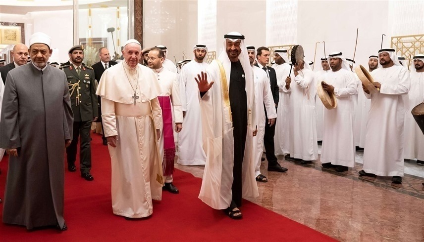 رئيس الدولة الشيخ محمد بن زايد وبابا الفاتيكان فرنسيس وشيخ الأزهر أحمد الطيب (أرشيف)