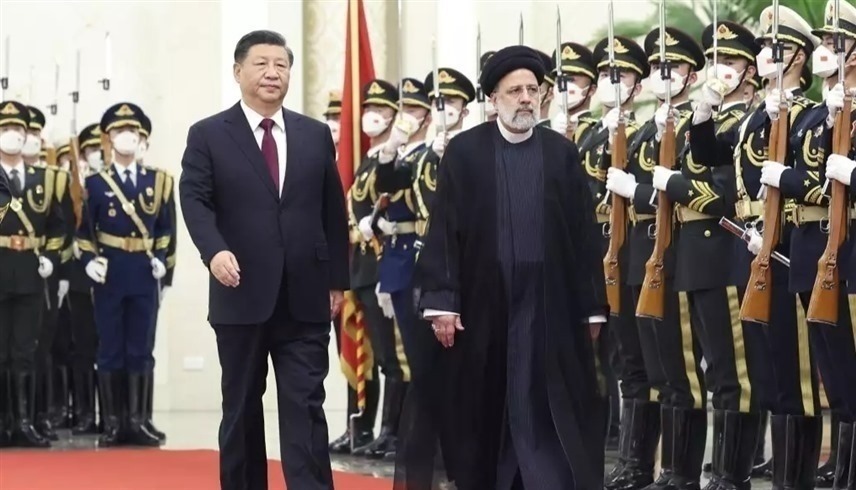 الرئيس الإيراني ونظيره الصيني. (EPA)