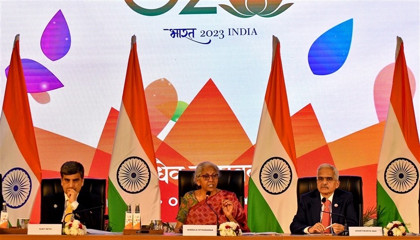 وزيرة المالية الهندية خلال ترؤسها جلسة في مجموعة العشرين (رويترز)