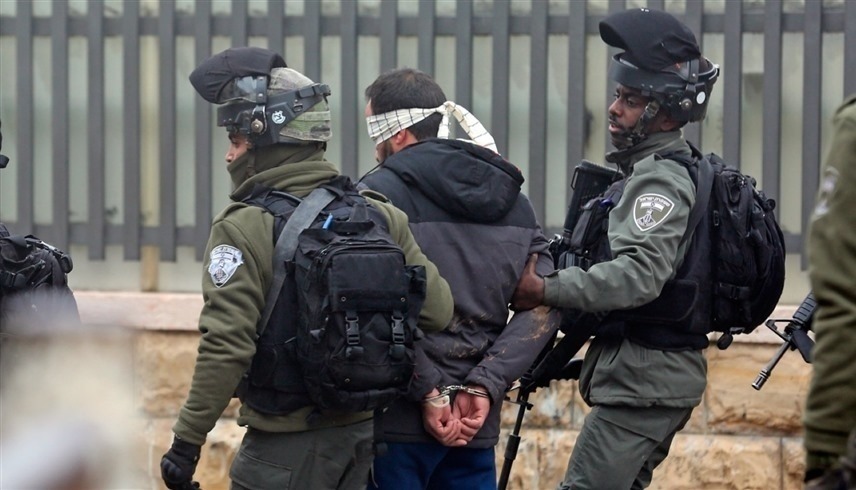 الجيش الإسرائيلي يعتقل فلسطينياً في القدس (أرشيف)