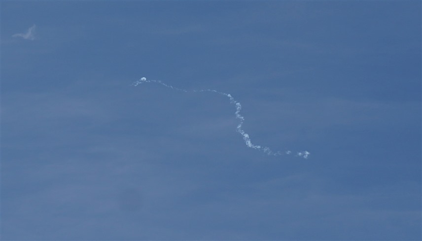 لحظة إسقاط المنطاد الصيني فوق ساحل كارولاينا الجنوبية (رويترز)