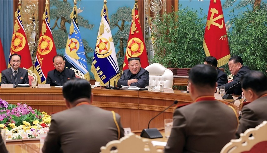 اجتماع اللجنة العسكرية بقيادة زعيم كوريا الشمالية كيم جونغ أون (أ ف ب)