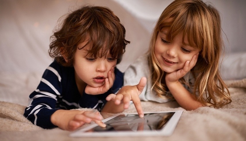 تأثير محدود لتمضية الأطفال وقتهم على الأجهزة الذكية