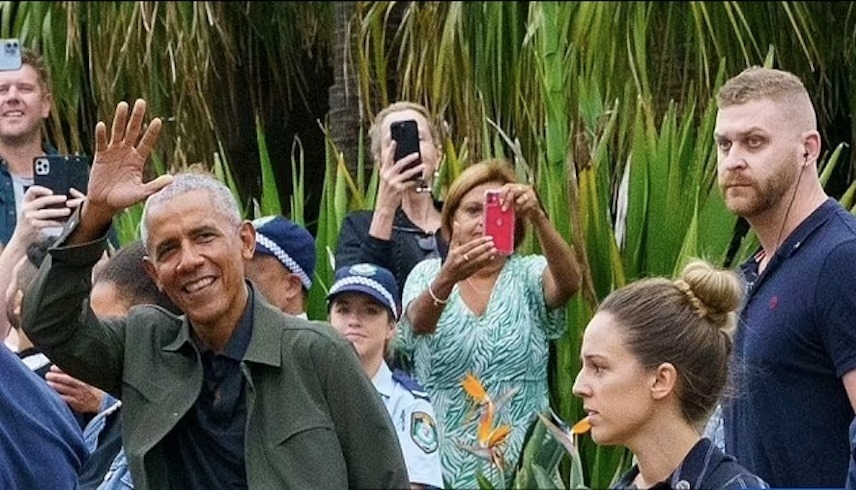 أوباما أثناء جولته في أستراليا (ديلي ميل)