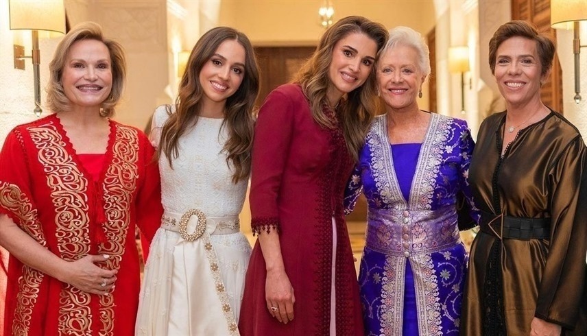 إطلالة الملكة رانيا في حفل حناء ابنتها الأميرة إيمان