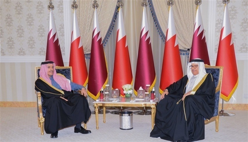 وزيرا خارجية البحرين وقطر خلال اجتماع سابق بينهما (أرشيف)