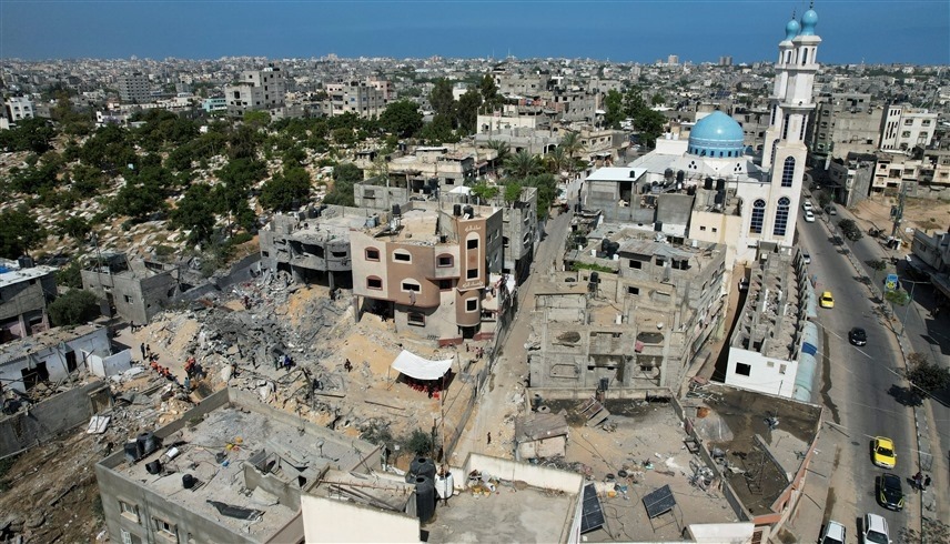 جانب من آثار القصف الإسرائيلي على غزة (رويترز)