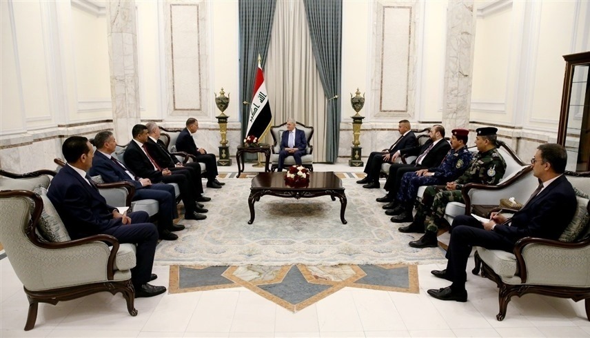 الرئيس العراقي عبد اللطيف جمال رشيد خلال استقباله وزير الداخلية الأردني مازن  الفراية (واع)