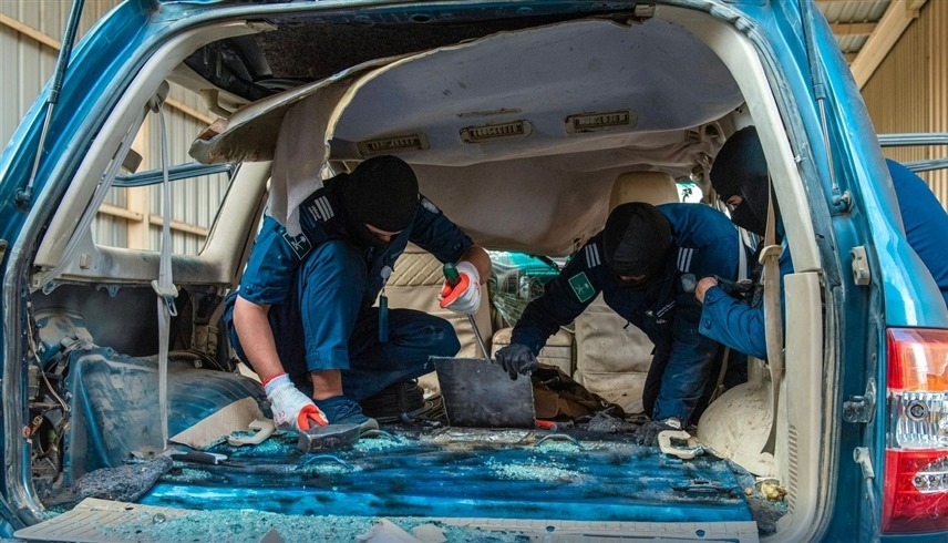 فرق الجمارك السعودية تعثر على مخدرات في مركبة على معبر حدودي (تويتر)