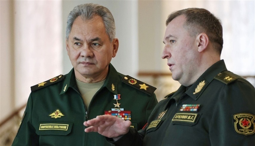  وزيرا الدفاع الروسي والبيلاروسي خلال اللقاء (تاس)
