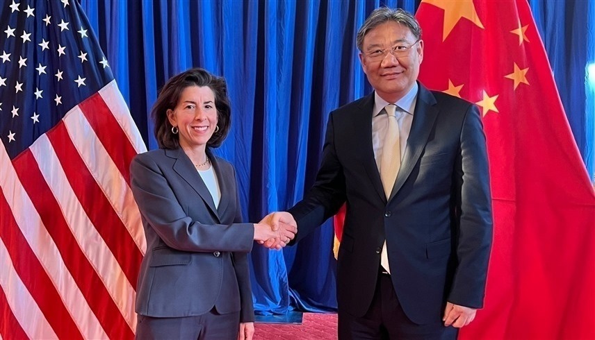 وزير التجارة الصيني وانغ وينتاو ونظيرته الأمريكية جينا رايموند (تويتر)