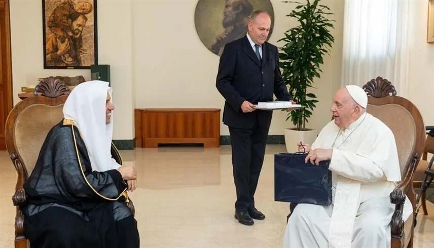 البابا فرنسيس والشيخ الدكتور محمد بن عبدالكريم العيسى (واس)