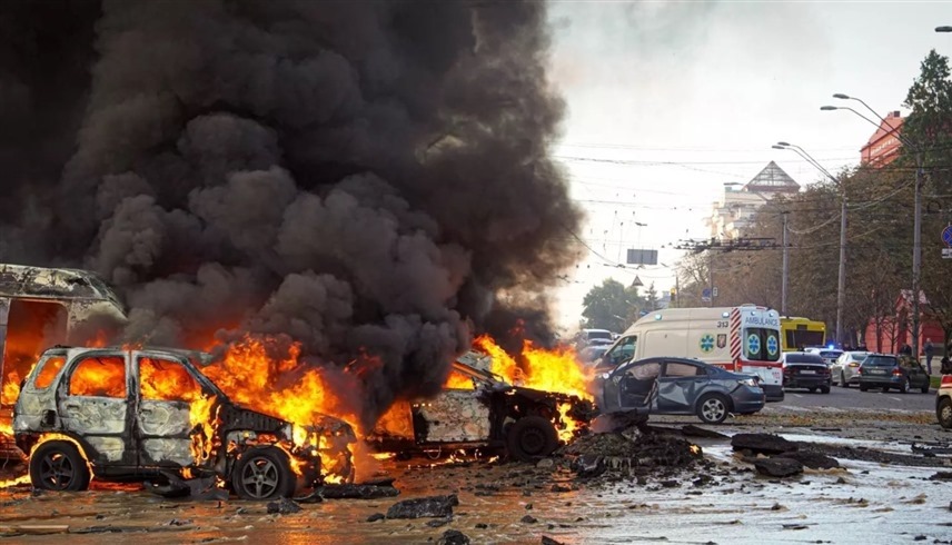 جانب من الدمار الذي حلفه قصف روسي على العاصمة الأوكرانية كييف (تويتر)