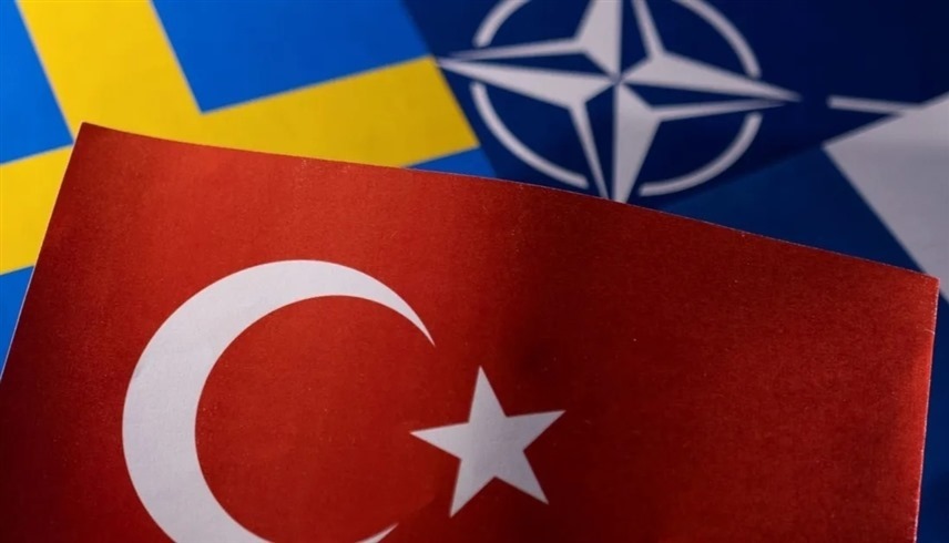 علما السويد وتركيا وراية الناتو (أرشيف)
