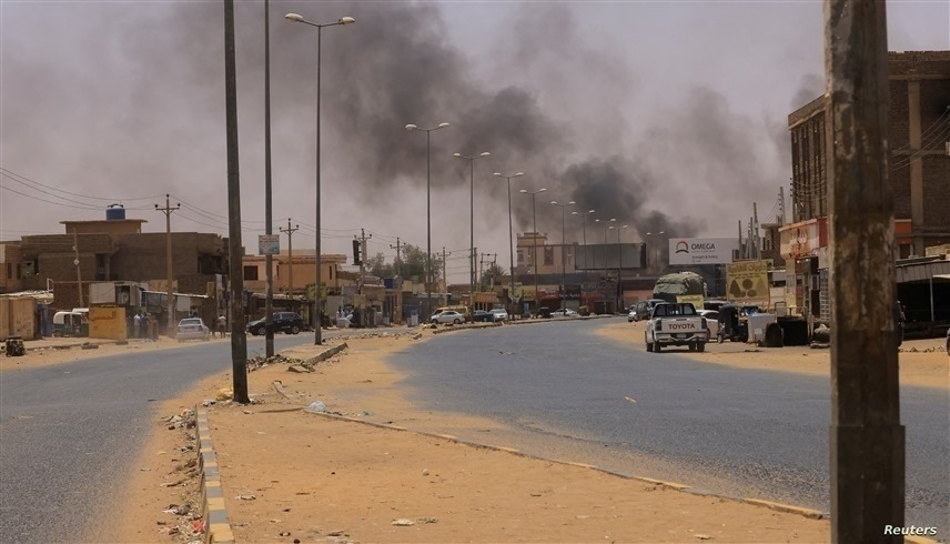 تصاعد الدخان بسبب الاشتباكات في العاصمة السودانية الخرطوم (أرشيف)