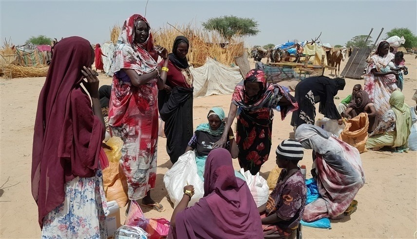 لاجئون من السودان في تشاد (رويترز)