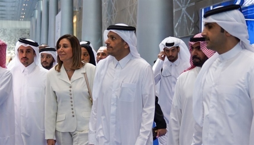 رئيس مجلس الوزراء، وزير الخارجية القطري في افتتاح معرض الكتاب في الدوحة (تويتر)