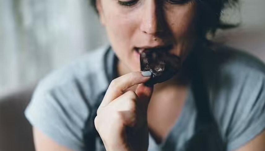 تساعد الشوكولاتة الداكنة على الوقاية من السكتة الدماغية (إكسبرس)