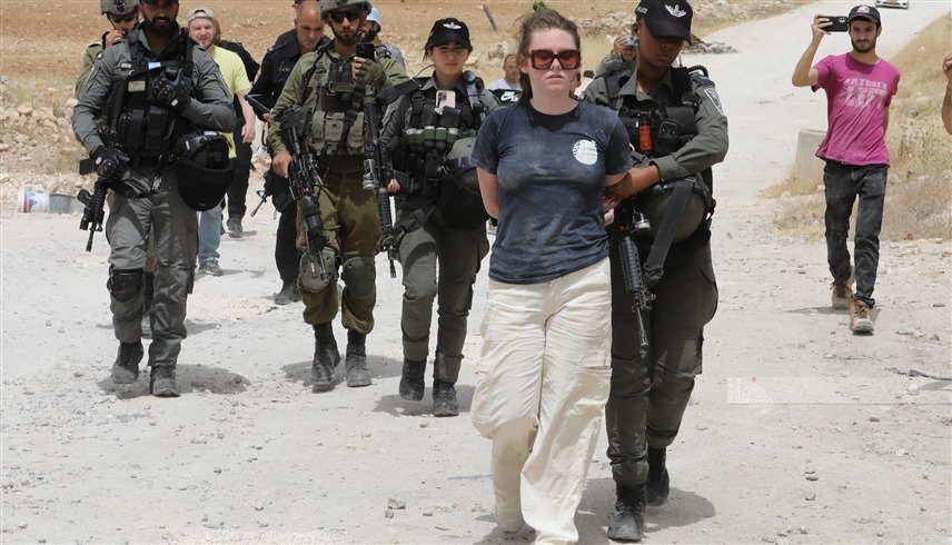 جنود إسرائيليون يعتقلون متضامنة أجنبية في الضفة الغربية (وفا)