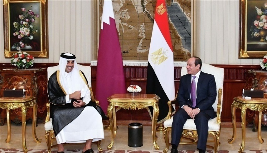 الرئيس المصري عبد الفتاح السيسي والشيخ تميم بن حمد آل ثاني أمير دولة قطر (أرشيف)