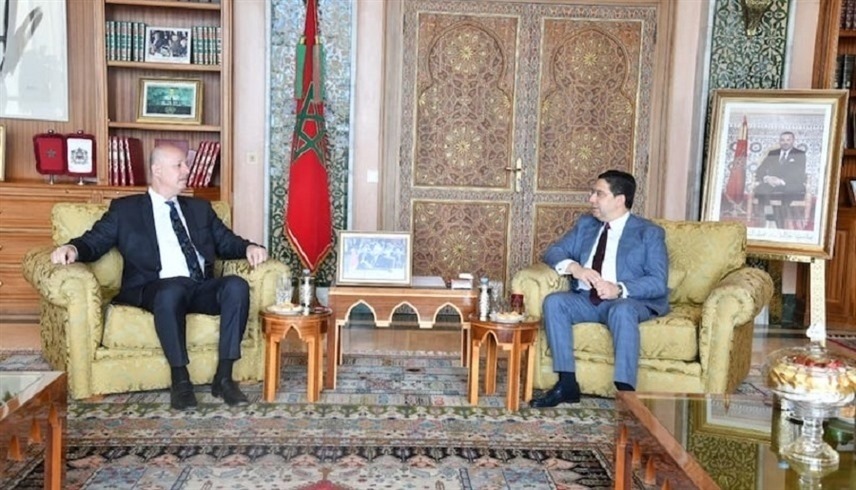وزير الخارجية المغربي ناصر بوريطة ومستشار الأمن القومي الإسرائيلي تساحي هنغبي (هيسبريس)