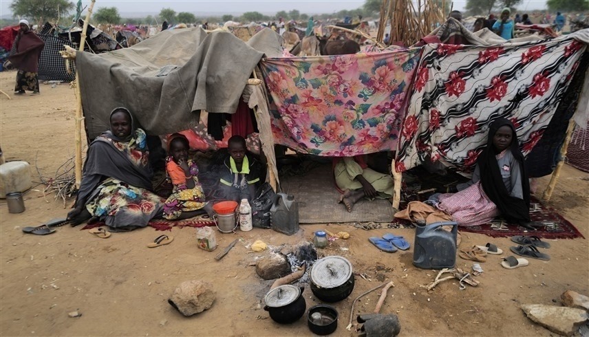 لاجئون سودانيون فروا من العنف في إقليم دارفور (رويترز)