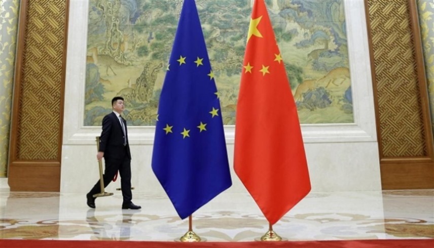 علم الصين وراية الاتحاد الأوروبي (أرشيف)