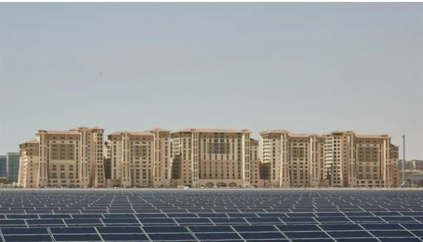 ألواح شمسية في الإمارات.
