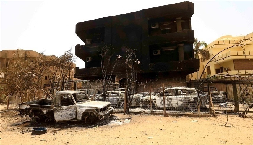 سيارات متفحمة بسبب الحرب في السودان (أرشيف)