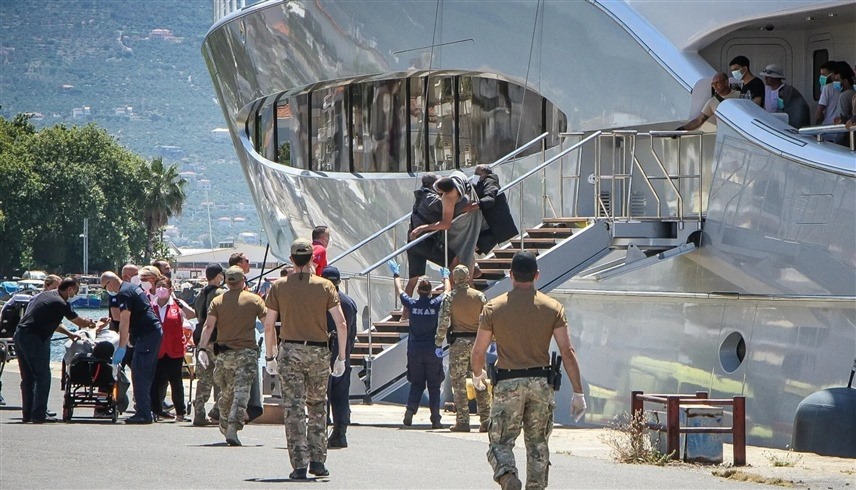 إنقاذ مجموعة من المهاجرين قبالة سواحل اليونان (تويتر)