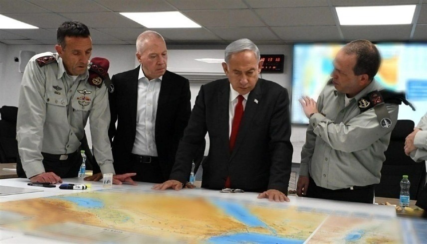 رئيس الوزراء الإسرائيلي بنيامين نتانياهو ووزير الدفاع يؤاف غالانت ورئيس الأركان اللواء هرتسي هاليفي (أرشيف)