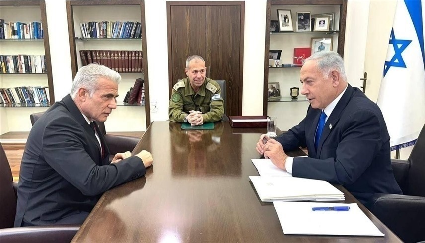 رئيس الوزراء الإسرائيلي بنيامين نتانياهو وزعيم المعارضة يائير لابيد (أرشيف)