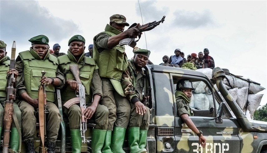 جنود من الجيش الكونغولي خلال حملة على عناصر القوات الديمقراطية (أ ف ب)