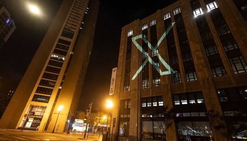 شعار إكس على مبنى المركز الرئيسي للشركة (أرشيف)