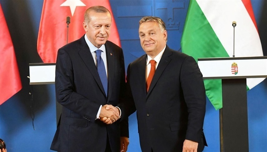 رئيس الوزراء المجري فيكتور أوربان والرئيس التركي رجب طيب أردوغان (أرشيف)