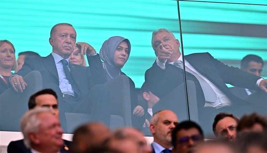 الرئيس التركي رجب طيب أردوغان ورئيس الوزراء المجري فيكتور أوربان (رويترز)